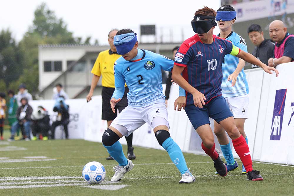 昨年の日本選手権決勝でボールをキープする丹羽海斗選手